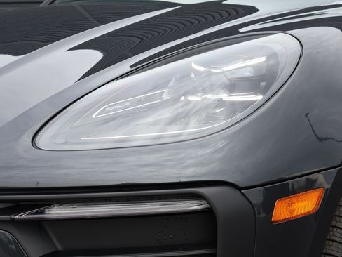 New 2026 Porsche Macan image 12