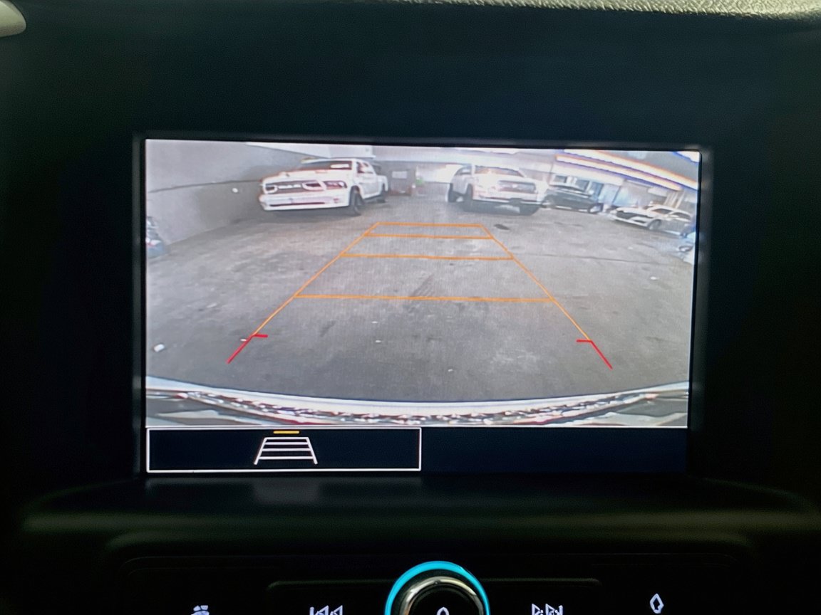 Used 2023 GMC Terrain SLE w/ Driver Convenience Package FWD image 9