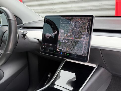 Used 2020 Tesla Model Y Long Range AWD/4WD image 24