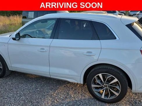 Used 2023 Audi Q5 2.0T Premium w/ Convenience Package image 3