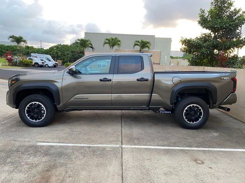 Used 2024 Toyota Tacoma TRD Off-Road w/ TRD Off Road Upgrade Package AWD/4WD image 1