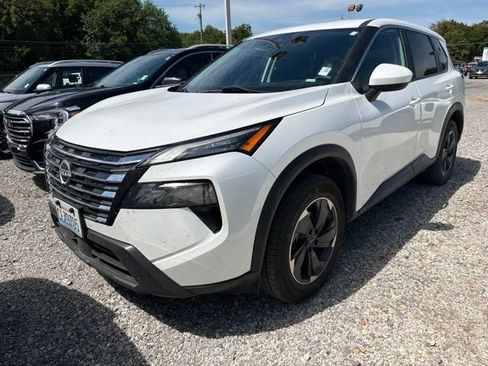 Used 2024 Nissan Rogue SV AWD/4WD image 2