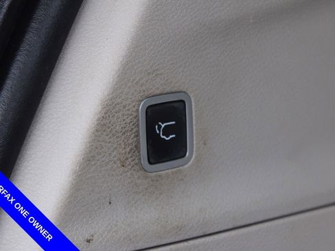 Used 2017 Chrysler Pacifica Touring-L image 11