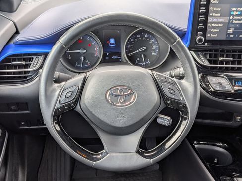 Used 2020 Toyota C-HR XLE FWD image 30