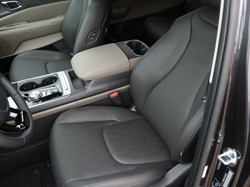 New 2026 Kia Carnival EX FWD image 27