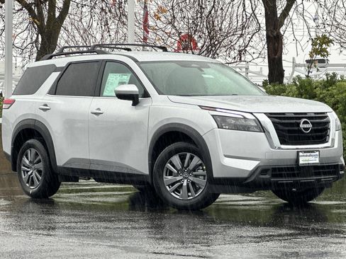 New 2025 Nissan Pathfinder SV image 2