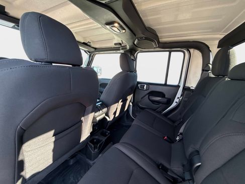 Certified 2023 Jeep Gladiator Sport image 18