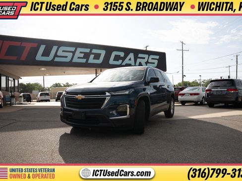 Used 2022 Chevrolet Traverse LS FWD image 1