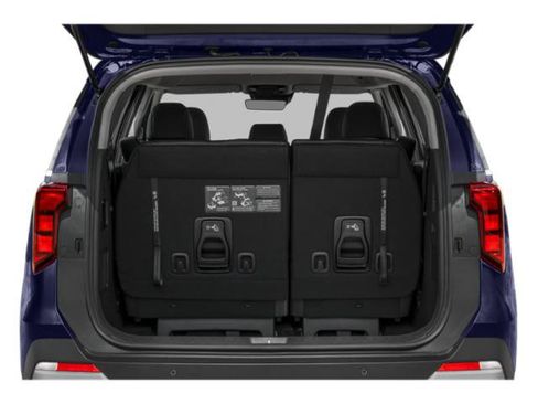 Used 2025 Kia Carnival FWD image 13