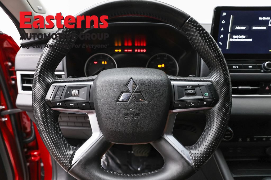Used 2025 Mitsubishi Outlander SE AWD/4WD image 11