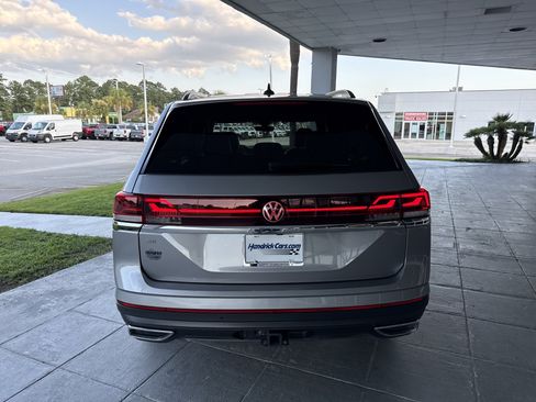Used 2026 Volkswagen Atlas SE w/ Panoramic Sunroof Package FWD image 8