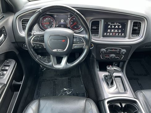 Used 2019 Dodge Charger SXT w/ Leather Interior Group RWD image 31
