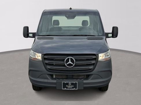 Used 2023 Mercedes-Benz Sprinter 4500 image 2