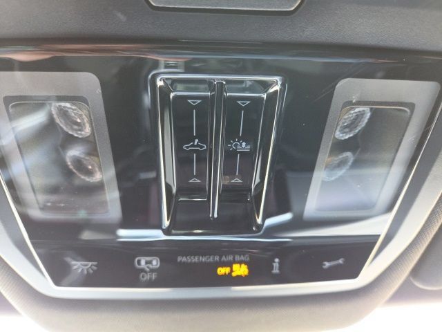 Used 2024 Volkswagen Atlas Cross Sport SEL R-Line AWD/4WD image 33