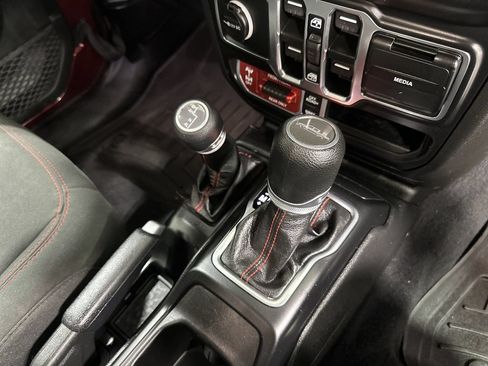Used 2021 Jeep Gladiator Rubicon AWD/4WD image 21