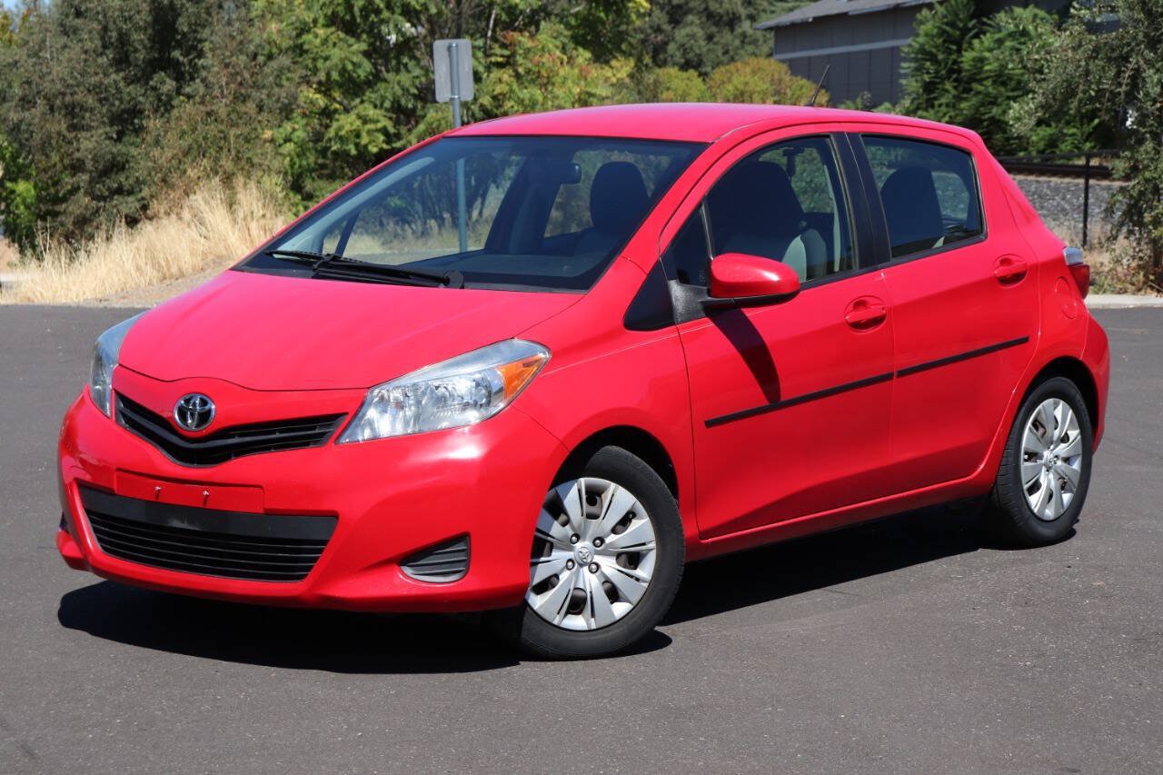 Used 2014 Toyota Yaris L FWD image 4