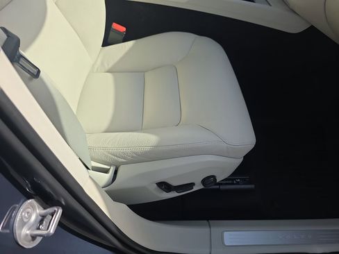 Used 2025 Volvo XC60 B5 Plus w/ Protection Package Premier image 12