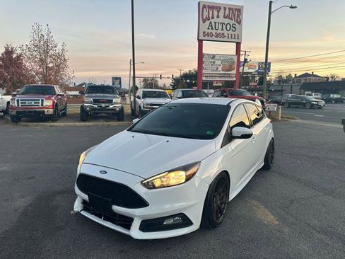Used 2018 Ford Focus ST image 9