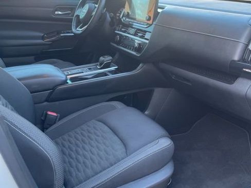 Used 2022 Nissan Pathfinder SV image 10