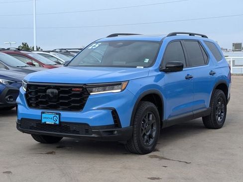 Used 2025 Honda Pilot TrailSport image 10