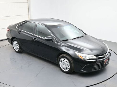 Used 2015 Toyota Camry LE image 31