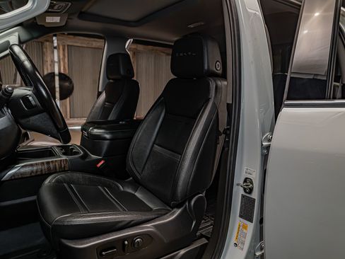 Used 2020 GMC Sierra 3500 Denali w/ Denali Ultimate Package AWD/4WD image 22