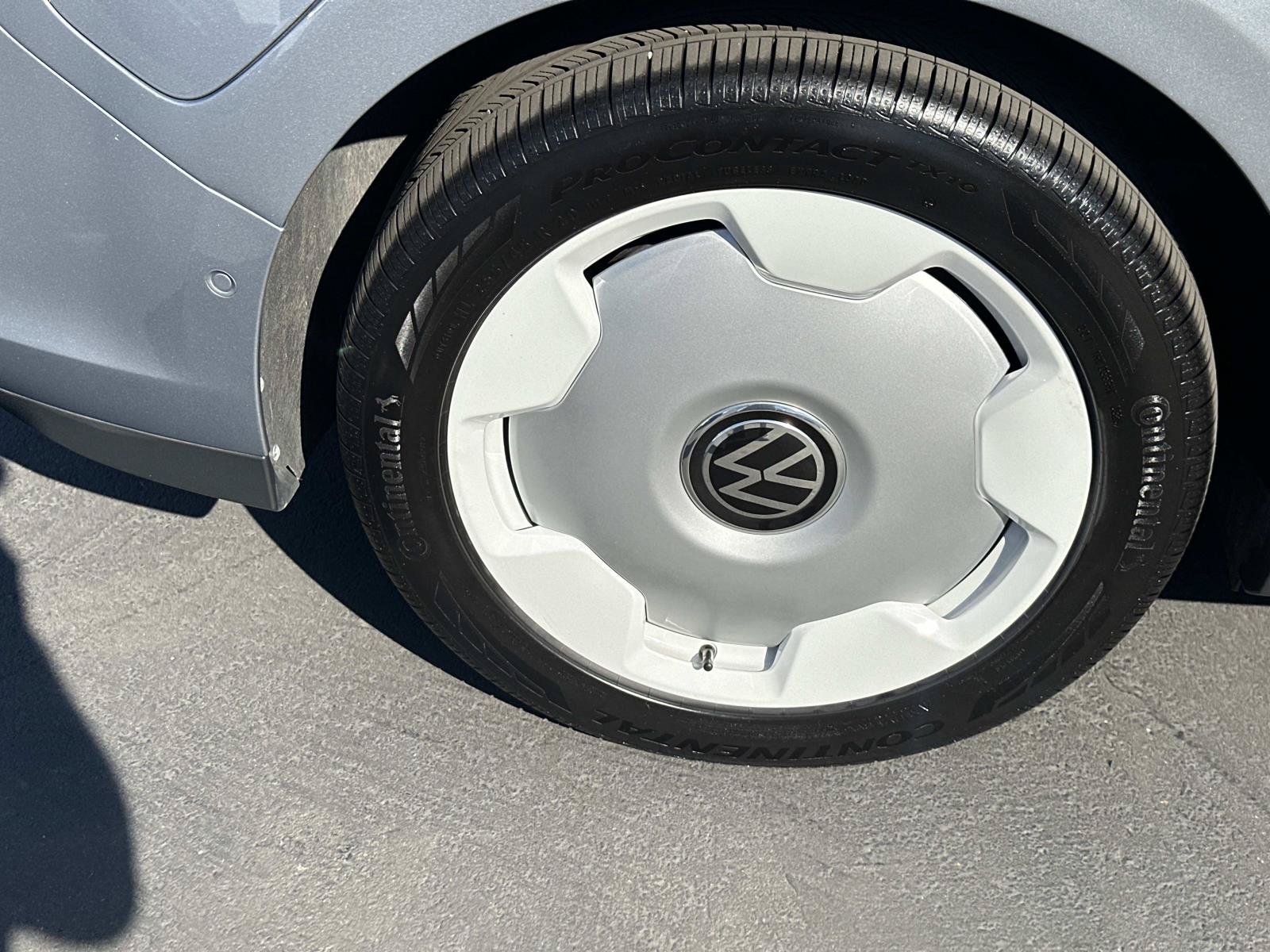 Certified 2025 Volkswagen ID. Buzz 1st Edition AWD/4WD image 6