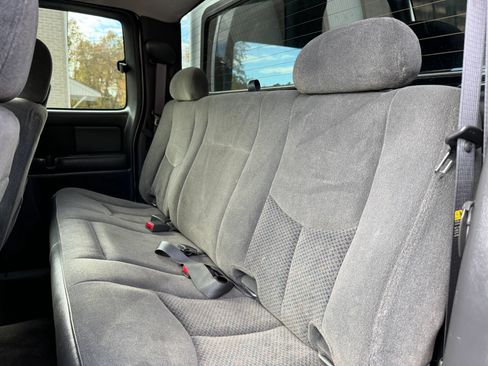 Used 2005 Chevrolet Silverado 2500 LS RWD image 24