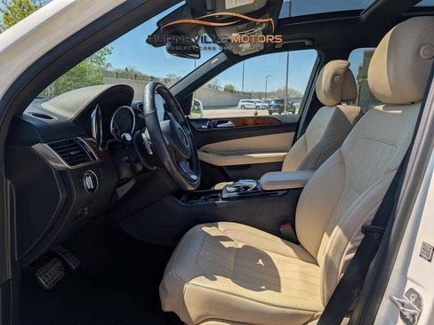 Used 2010 Mercedes-Benz C 300 Sport image 36