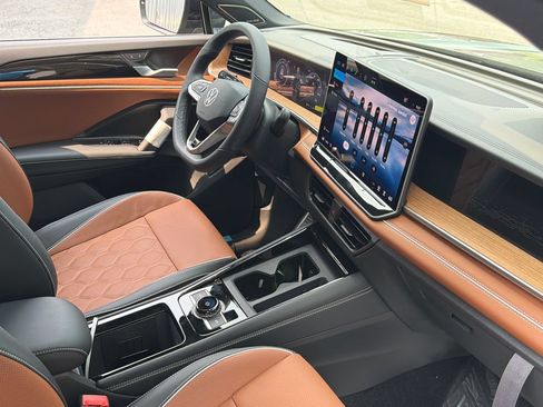 New 2026 Volkswagen Tiguan SEL R-Line AWD/4WD image 19