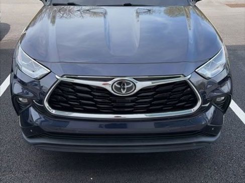 Used 2021 Toyota Highlander Limited image 3