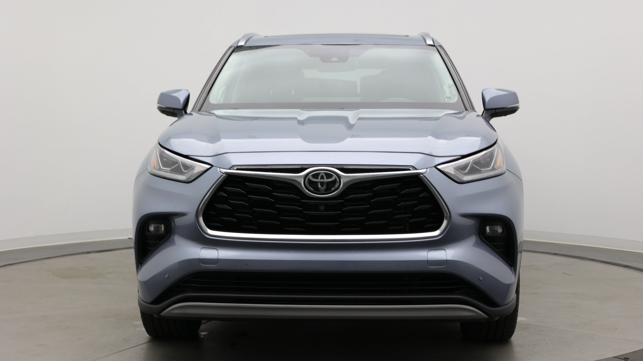Used 2022 Toyota Highlander Platinum FWD image 2