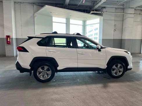 Used 2025 Toyota RAV4 XLE AWD/4WD image 12