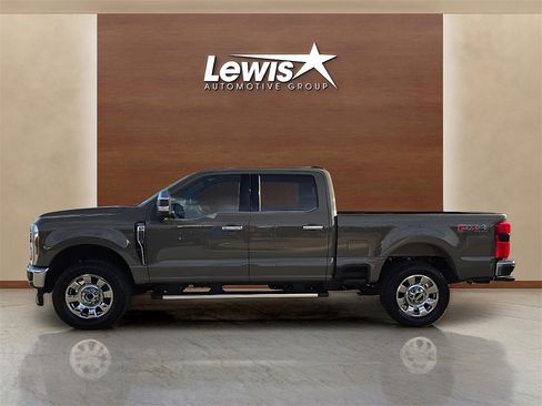 Used 2026 Ford F250 Lariat w/ Chrome Package image 2