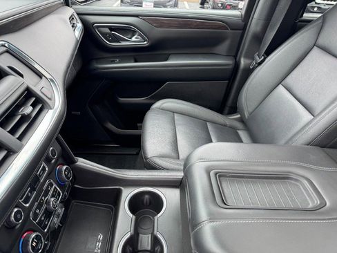 Used 2023 Chevrolet Suburban Z71 w/ Luxury Package image 15