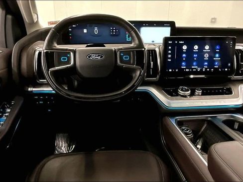 Used 2025 Ford Expedition Max Platinum w/ Platinum Ultimate Package AWD/4WD image 6