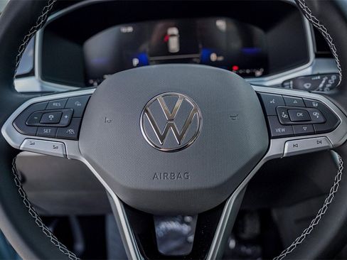 New 2026 Volkswagen Taos SE image 17