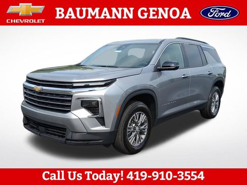 Used 2026 Chevrolet Traverse LT w/ Driver Confidence Package FWD image 1