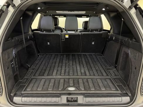 Used 2024 Land Rover Discovery Dynamic SE AWD/4WD image 27