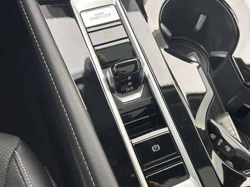 Certified 2025 Volkswagen Atlas SE w/ Panoramic Sunroof Package image 16