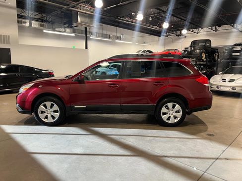 Used 2011 Subaru Outback 2.5i Premium image 6