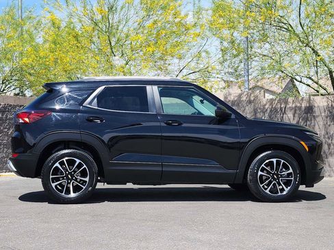 Used 2024 Chevrolet TrailBlazer LT w/ LT Cold Weather Package image 11