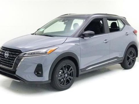 Certified 2023 Nissan Kicks SR image 3