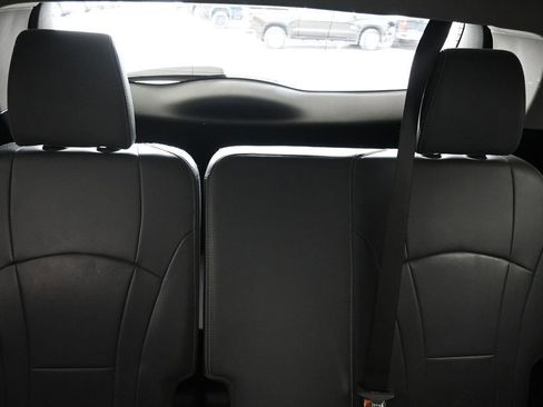 Used 2018 Buick Enclave Essence image 17