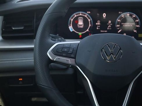 New 2026 Volkswagen Tiguan SE R-Line image 9