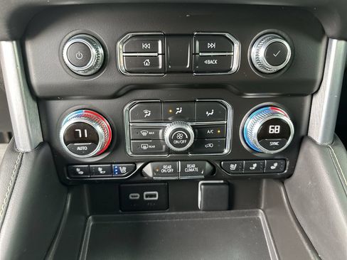 Certified 2023 GMC Yukon SLT w/ SLT Premium Package AWD/4WD image 35
