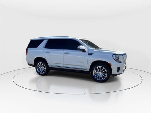 Used 2024 GMC Yukon Denali w/ Advanced Technology Package AWD/4WD image 5