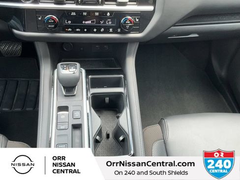 Used 2025 Nissan Pathfinder SL w/ Black Appearance Package FWD image 23