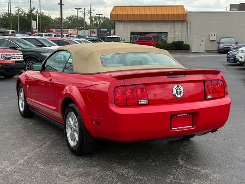 Used 2009 Ford Mustang Convertible RWD image 11