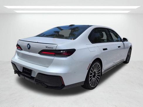 New 2026 BMW 750e xDrive AWD/4WD image 4